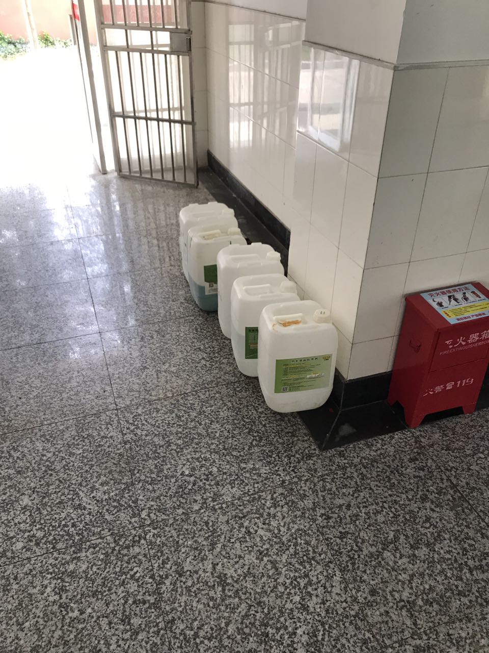 食堂瓷磚防滑處理