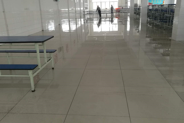 學校食堂瓷磚防滑